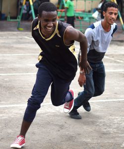 Des réfugiés font du sport au Centre JRS à Addis Abeba, en Ethiopie.